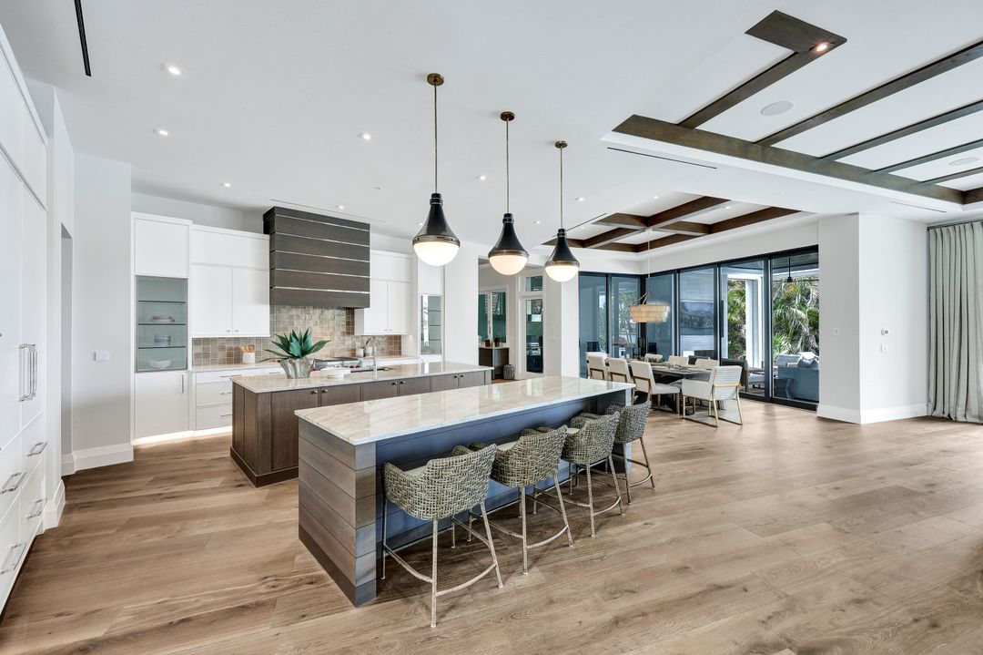 3401 Crayton Rd, Naples, FL 34102