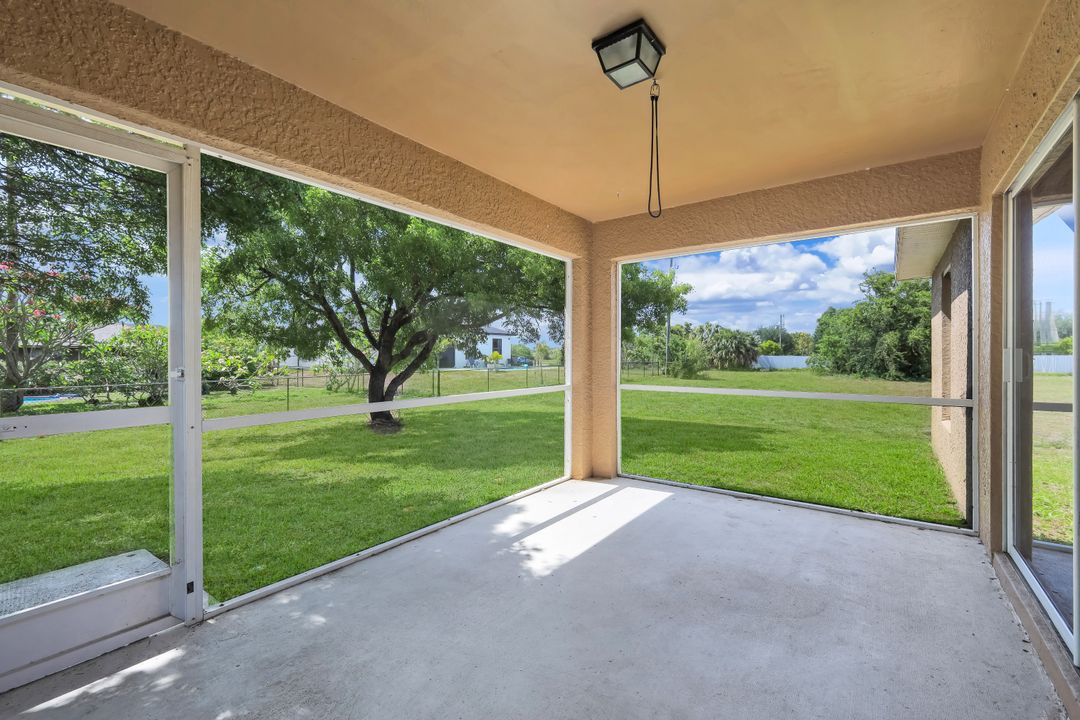 2010 NE 13th Pl, Cape Coral, FL 33909