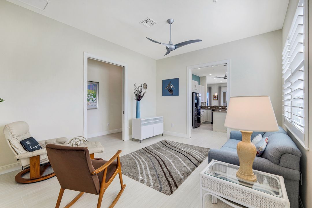 608 El Camino Real  #202, Naples, FL 34119