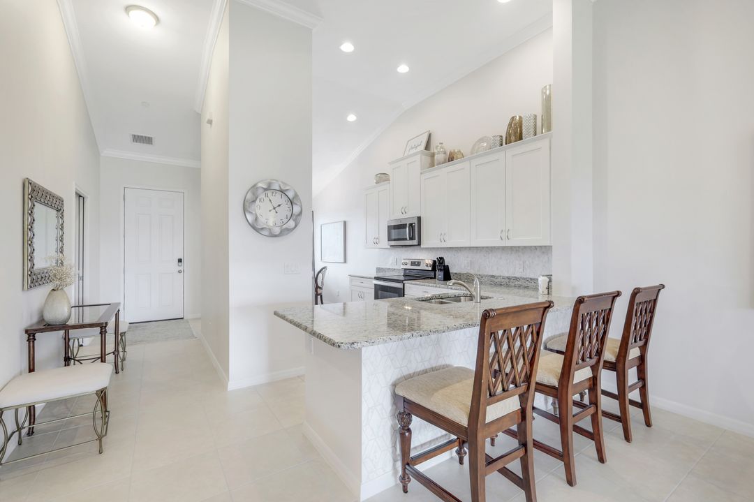 9386 Pocida Ct #202, Naples, FL 34119