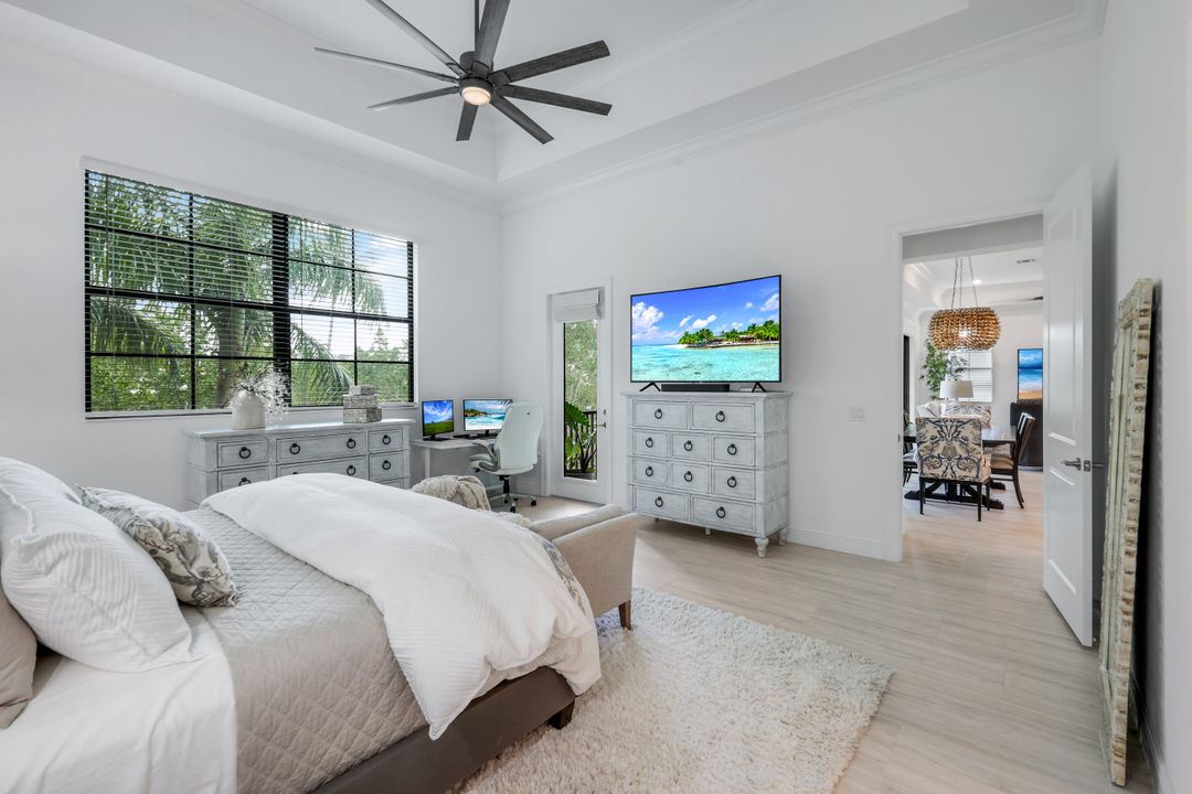 2472 Breakwater Wy #11-202, Naples, FL 34112