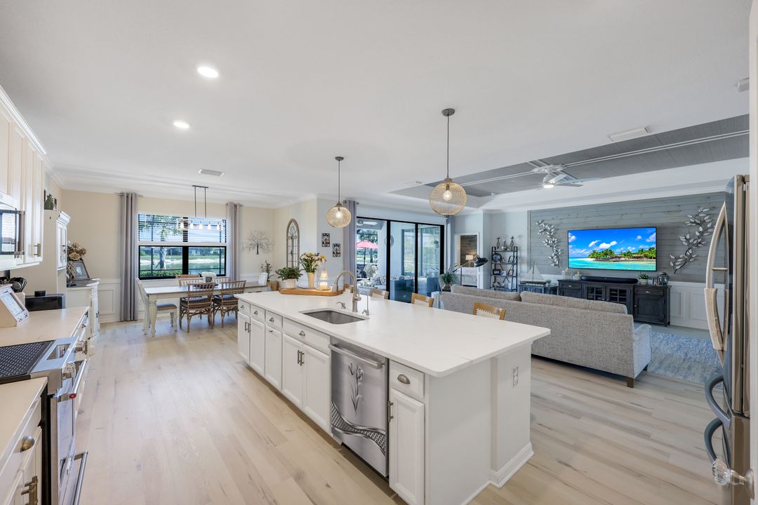 17476 Ashcomb Wy, Estero, FL 33928