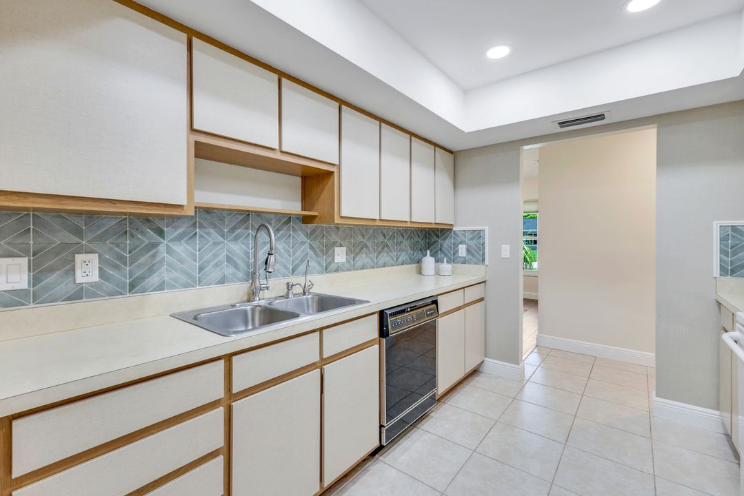 1432 SE 33rd St, Cape Coral, FL 33904