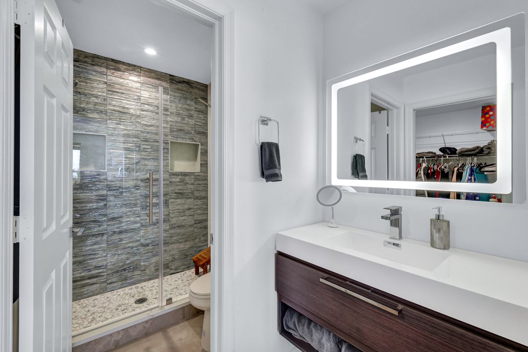 10684 Gulf Shore Dr #B301, Naples, FL 34108