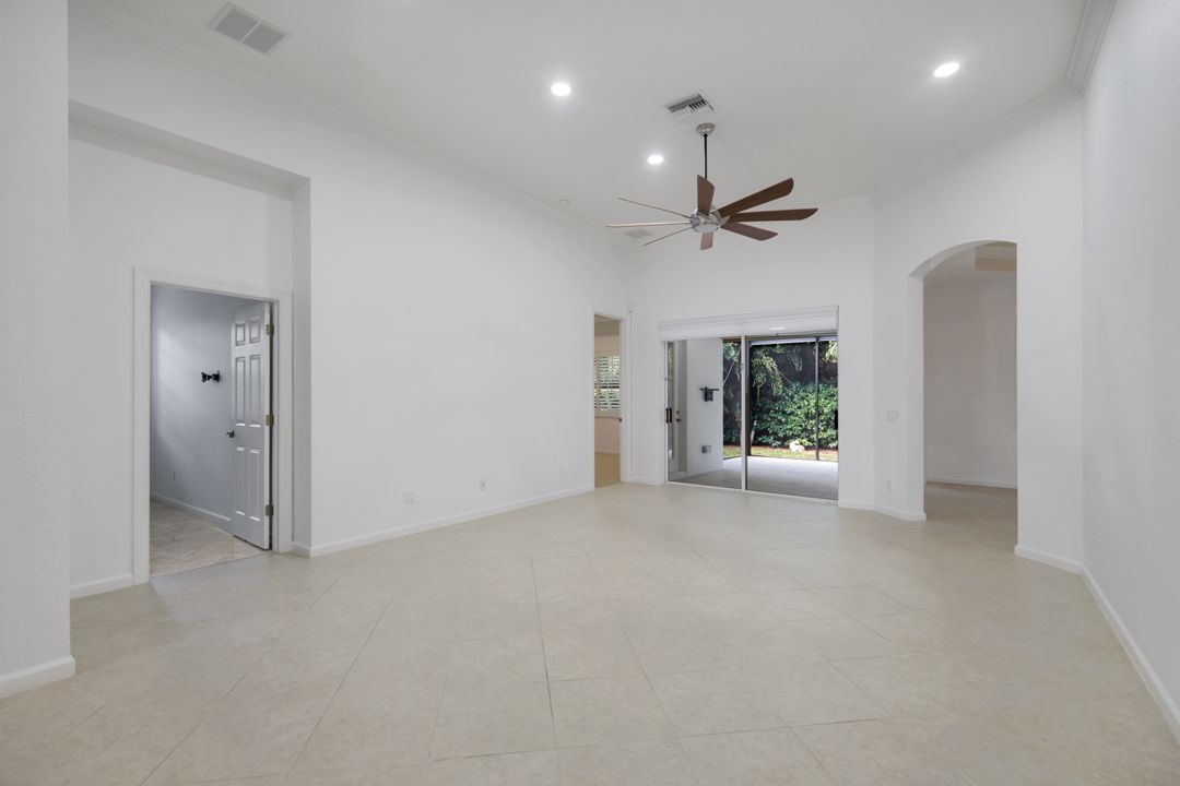 15501 Cadiz Ln, Naples, FL 34110