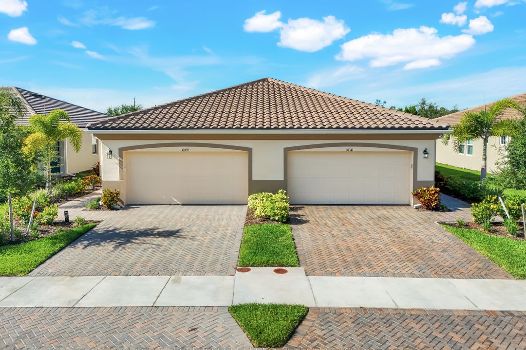 10341 Bonavie Cv Dr, Fort Myers, FL 31570