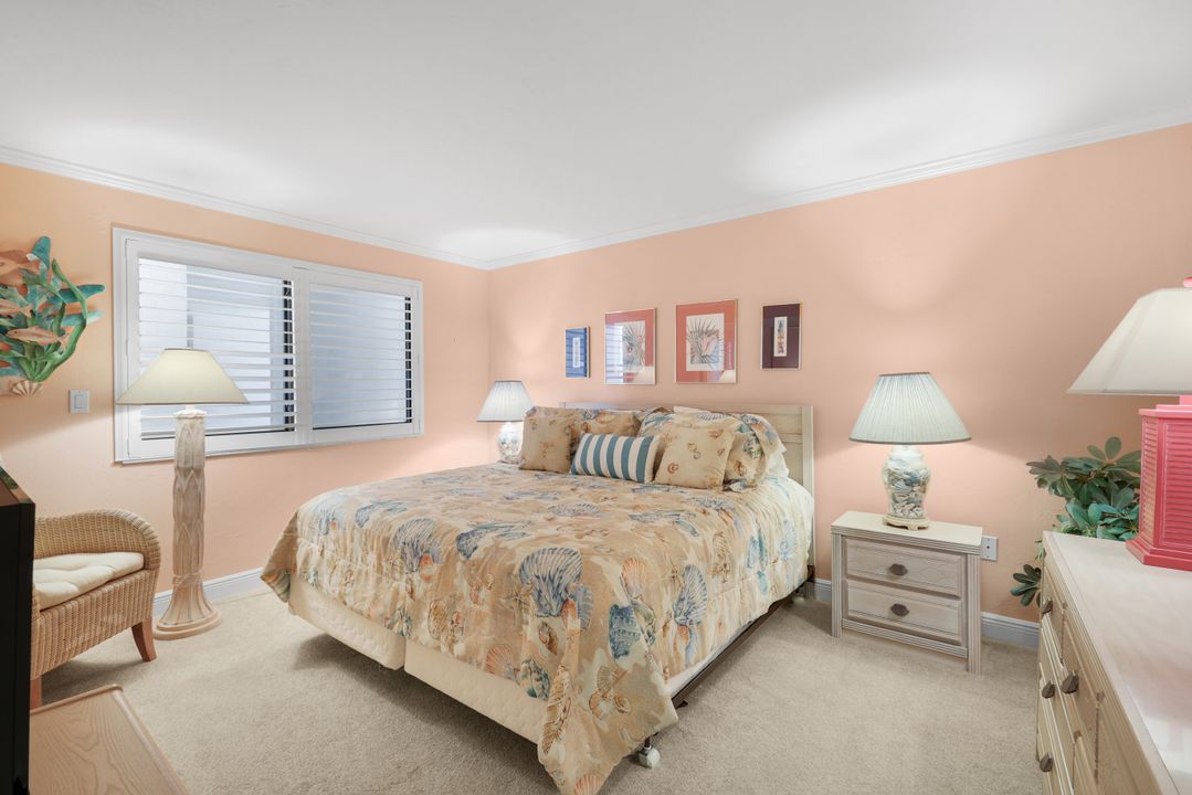 9715 Gulf Shore Dr #104, Naples, FL 34108