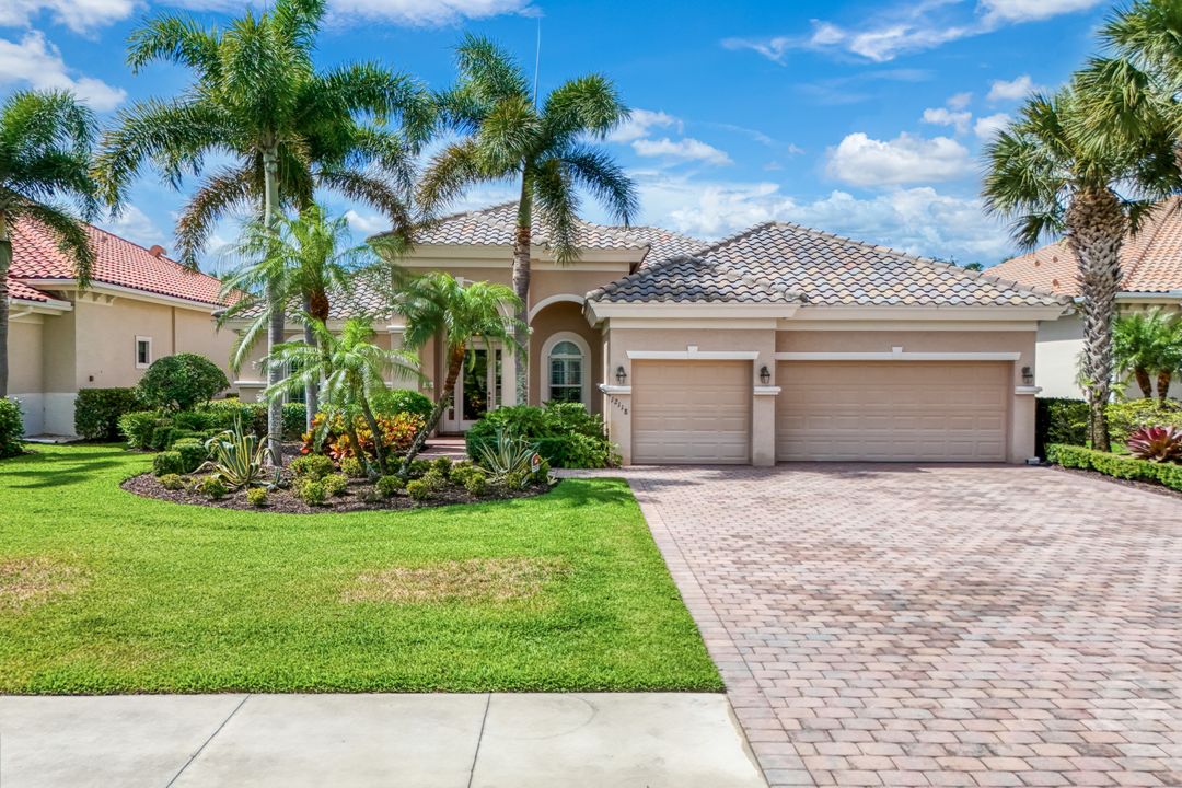 12118 Wicklow Ln, Naples, FL 34120