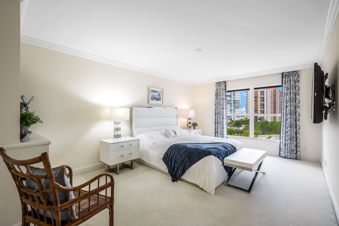 4451 Gulf Shore Blvd N #703, Naples, FL 34103