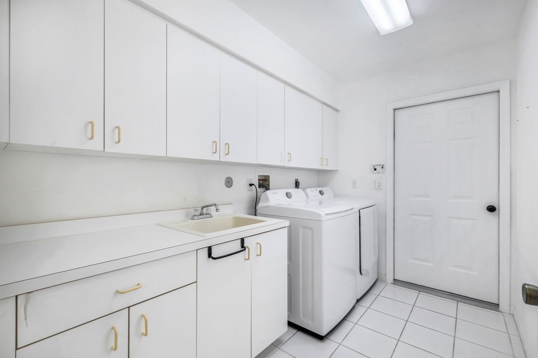 7713 Ahoy Ave, Naples, FL 34109