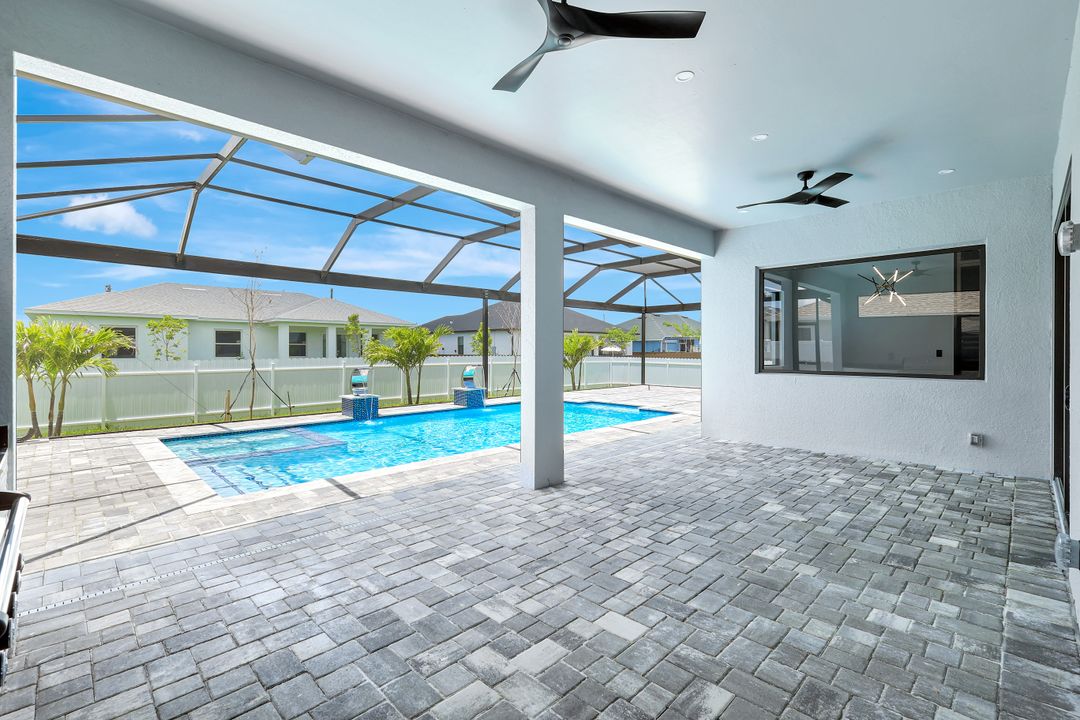 2709 SW 4th Ln, Cape Coral, FL 33991