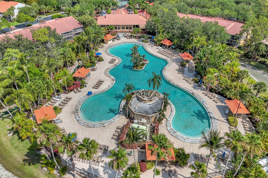 2420 Hidden Lake Dr #8, Naples, FL 34112
