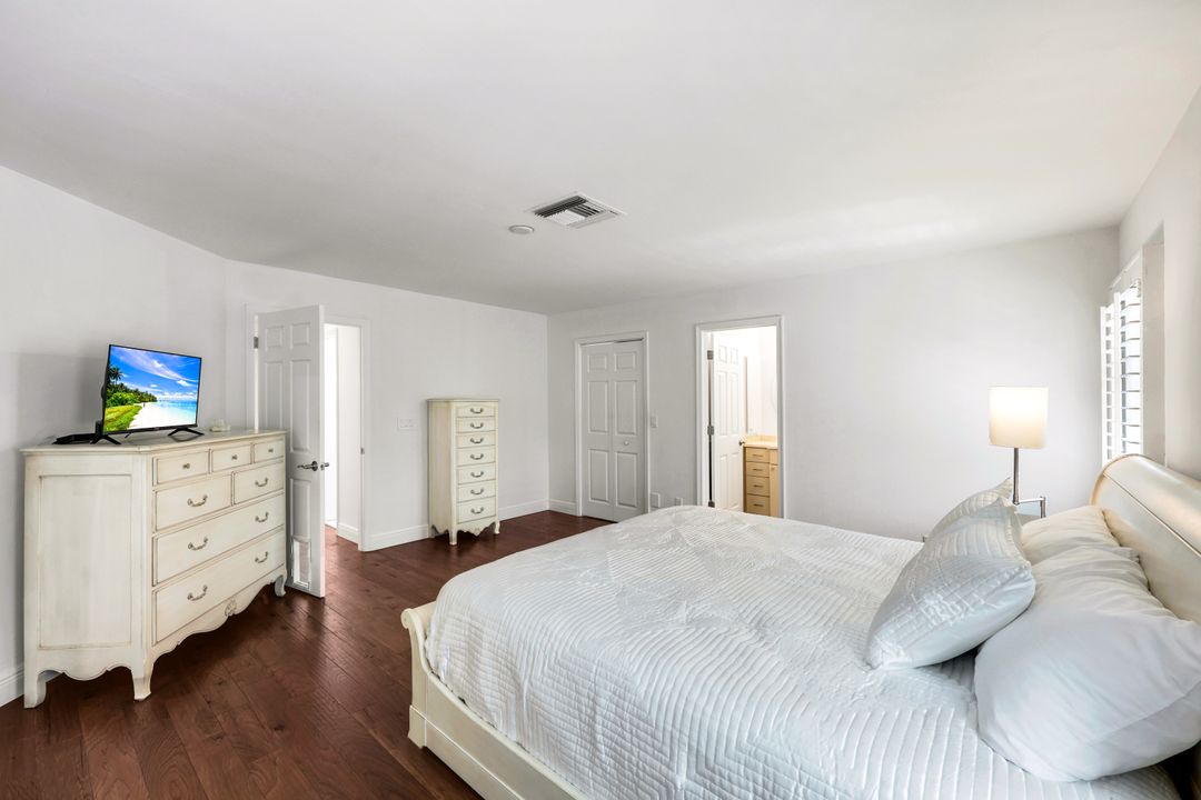 574 102nd Ave N, Naples, FL 34108