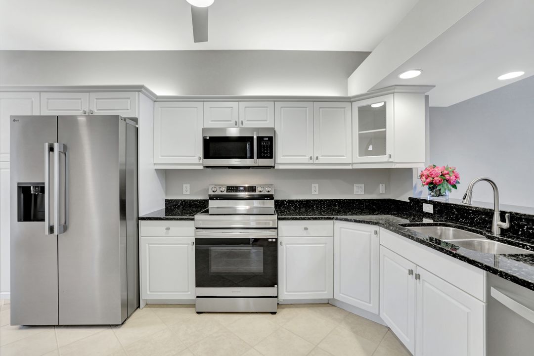 2386 Magnolia Ave #15, Naples, FL 34112