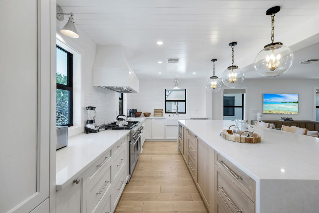 24 Beach Homes, Captiva, FL 33924