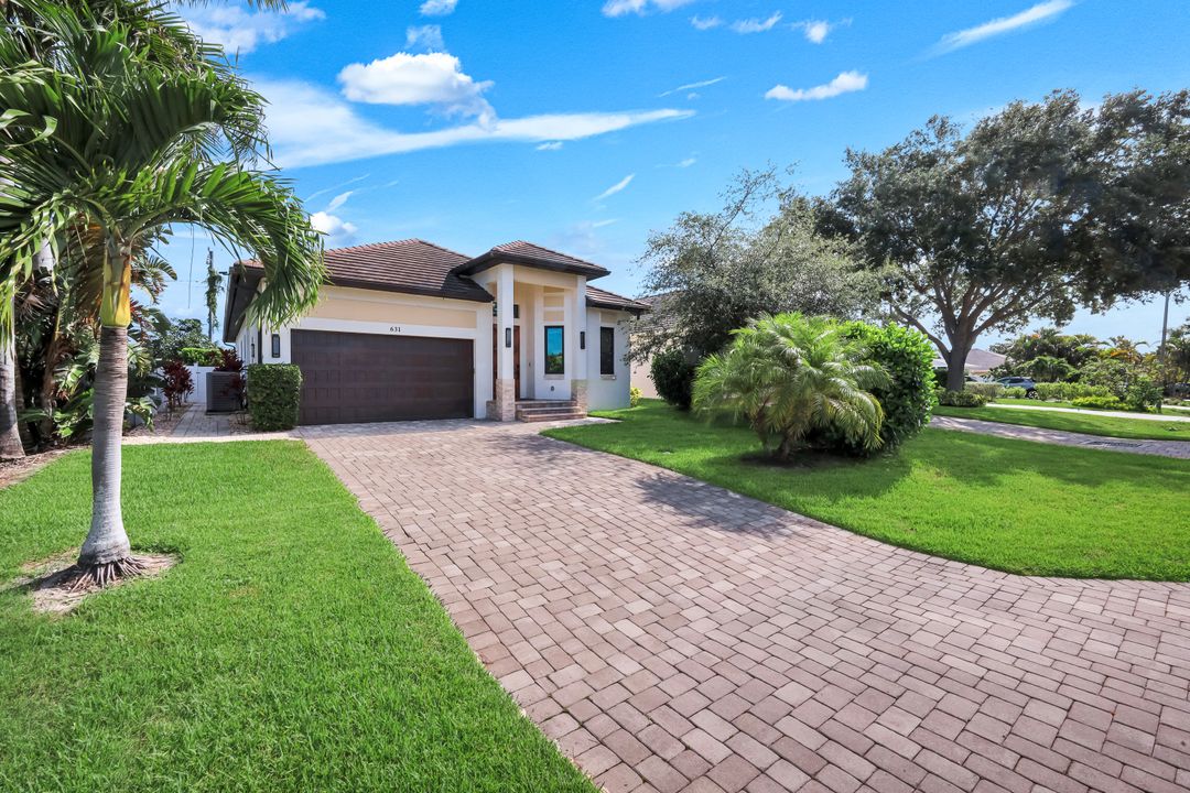 631 100th Ave N, Naples, FL 34108