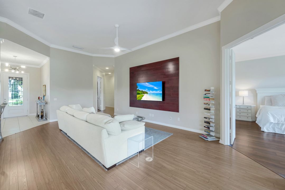 4772 Martinique Wy, Naples, FL 34119