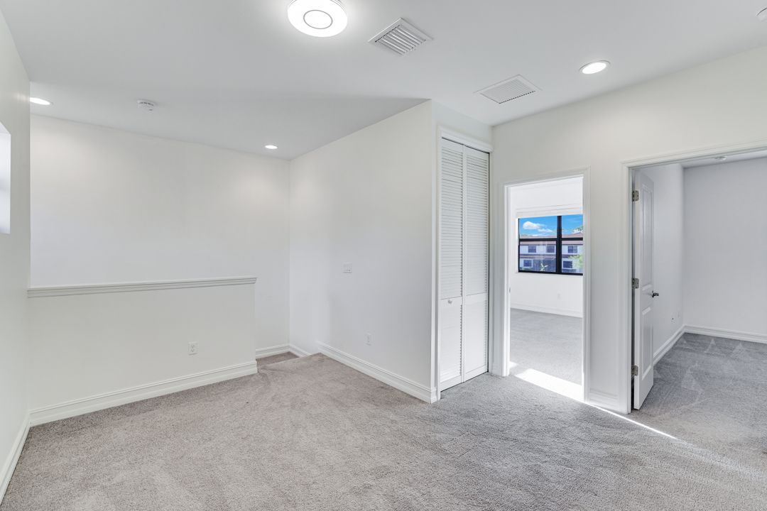 7918 Bristol Cir, Naples, FL 34120