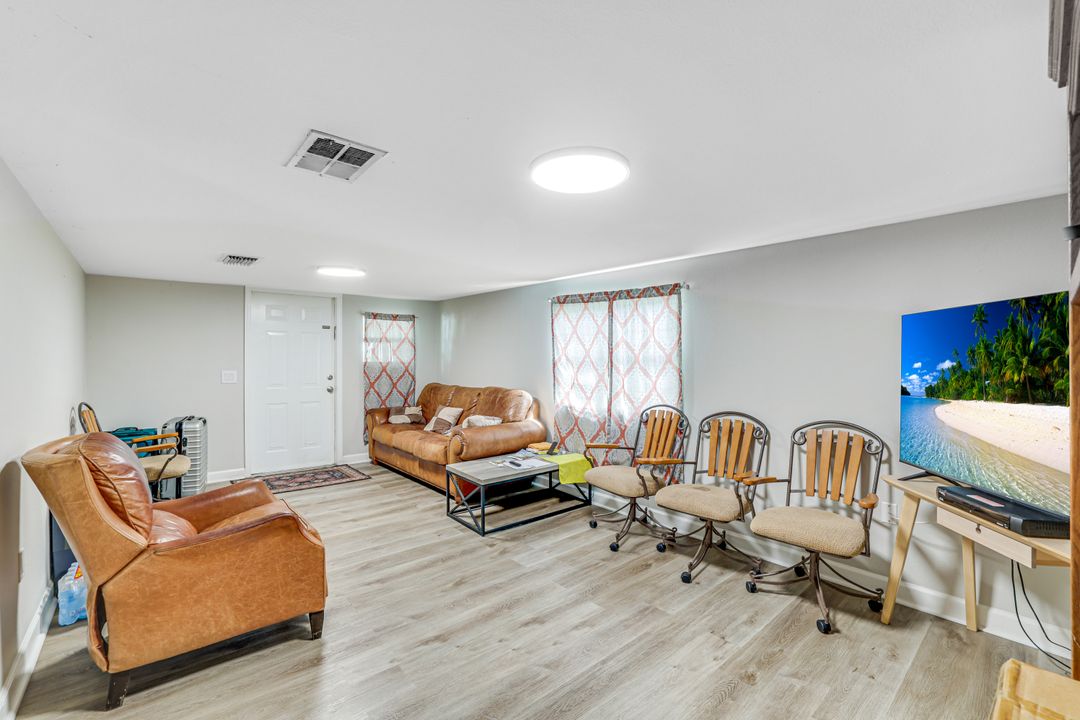 106 Moon Bay St, Naples, FL 34114