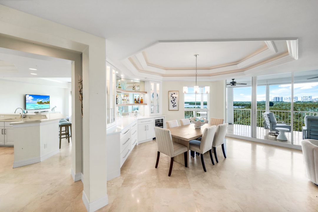 295 Grande Way #304, Naples, FL 34110