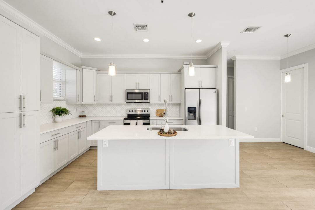 3625 26th Ave SE, Naples, FL 34117