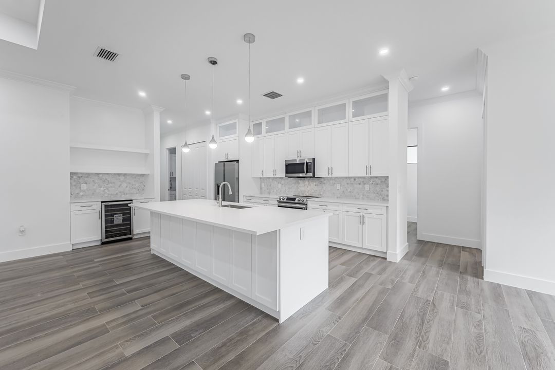 223 1st St SW, Naples, FL 34117