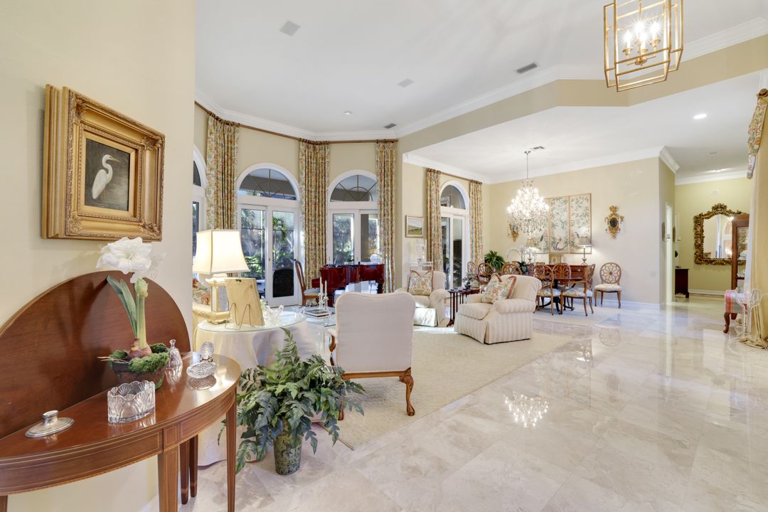 6935 Green Tree Dr, Naples, FL 34108
