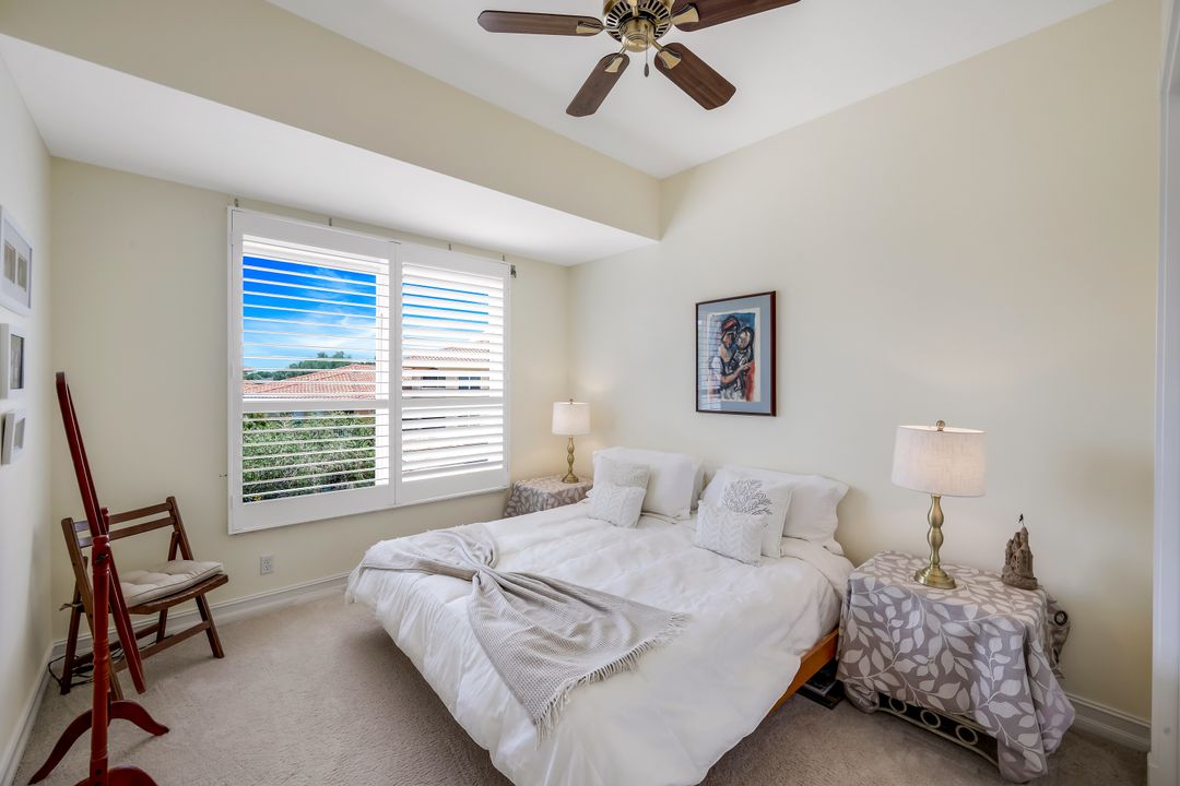 1895 Les Chateaux Blvd #302, Naples, FL 34109