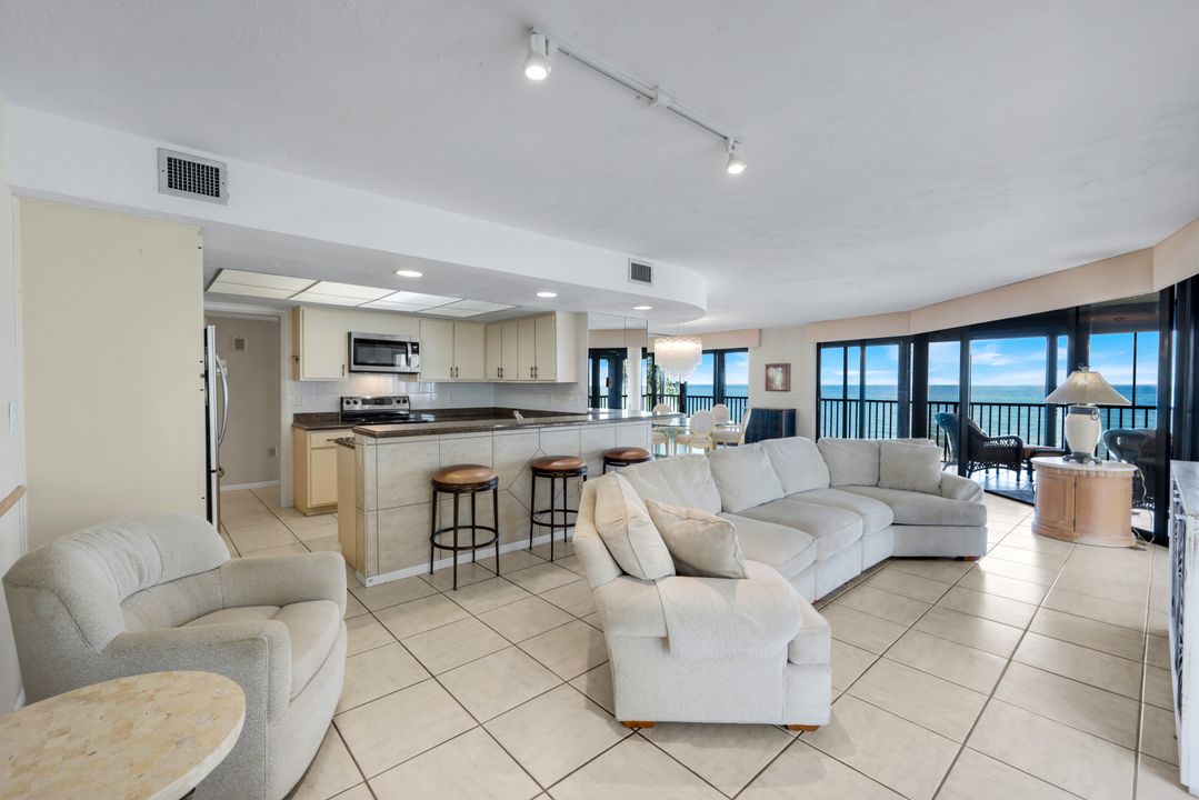 9653 Gulf Shore Dr #303, Naples, FL 34108