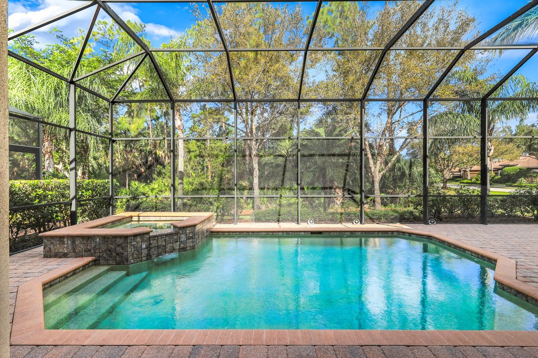 6419 Vivaldi Ct, Naples, FL 34113