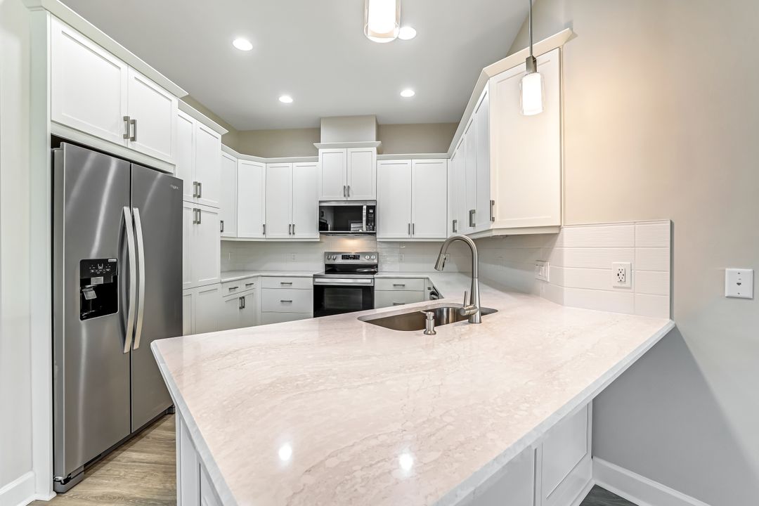 8921 Yucatan Ct, Naples, FL 34112