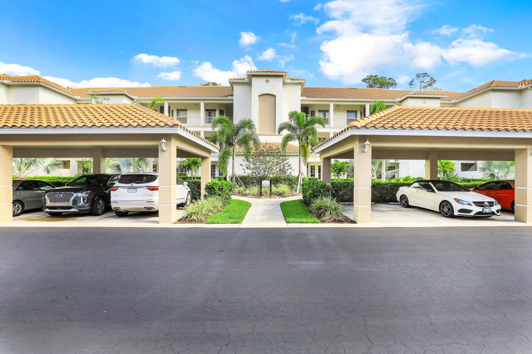 8223 Parkstone Pl #304, Naples, FL 34120