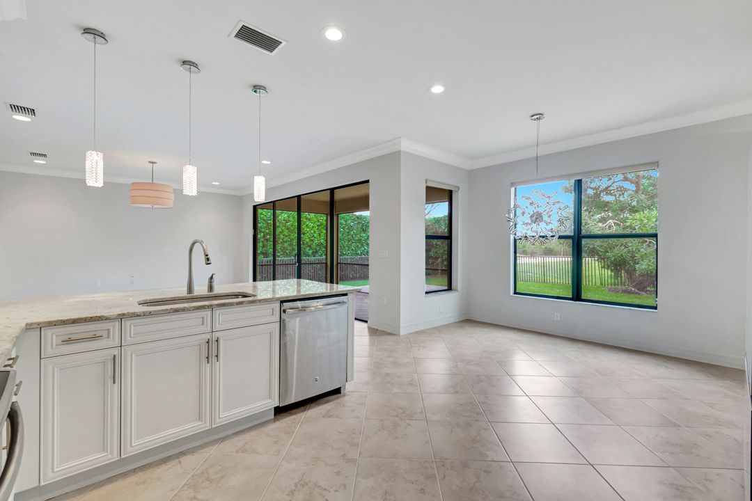 3430 Tigris Ln, Naples, FL 34119
