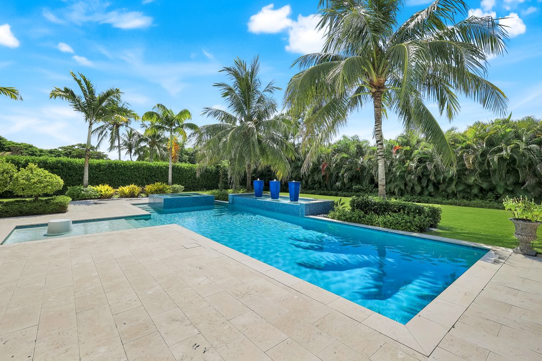 112 Hickory Rd, Naples, FL 34108