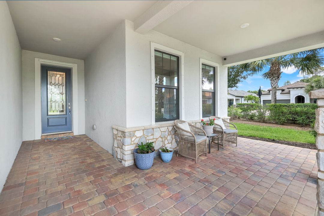 9368 Night Heron Ln, Naples, FL 34120