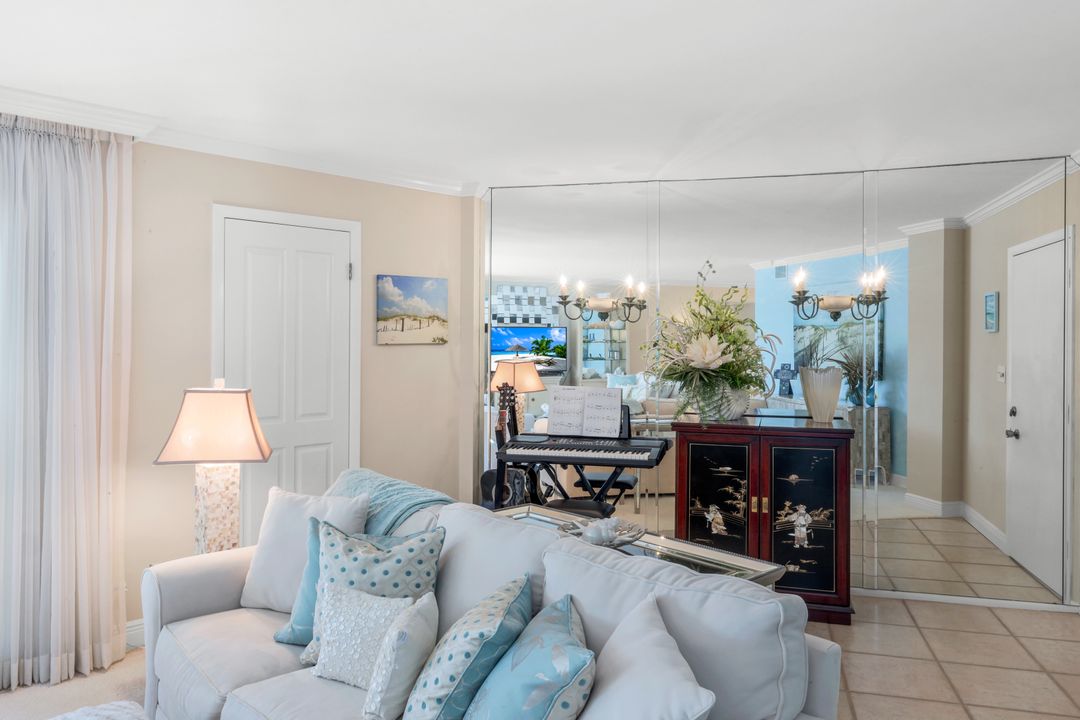 3399 Gulf Shore Blvd N #203, Naples, FL 34103