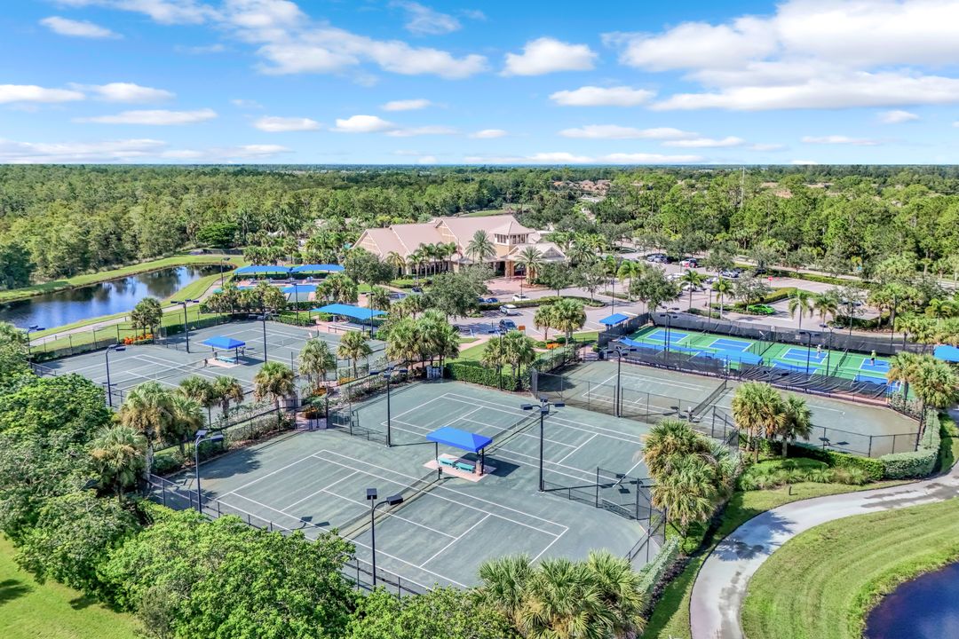 7659 Jacaranda Ln, Naples, FL 34114