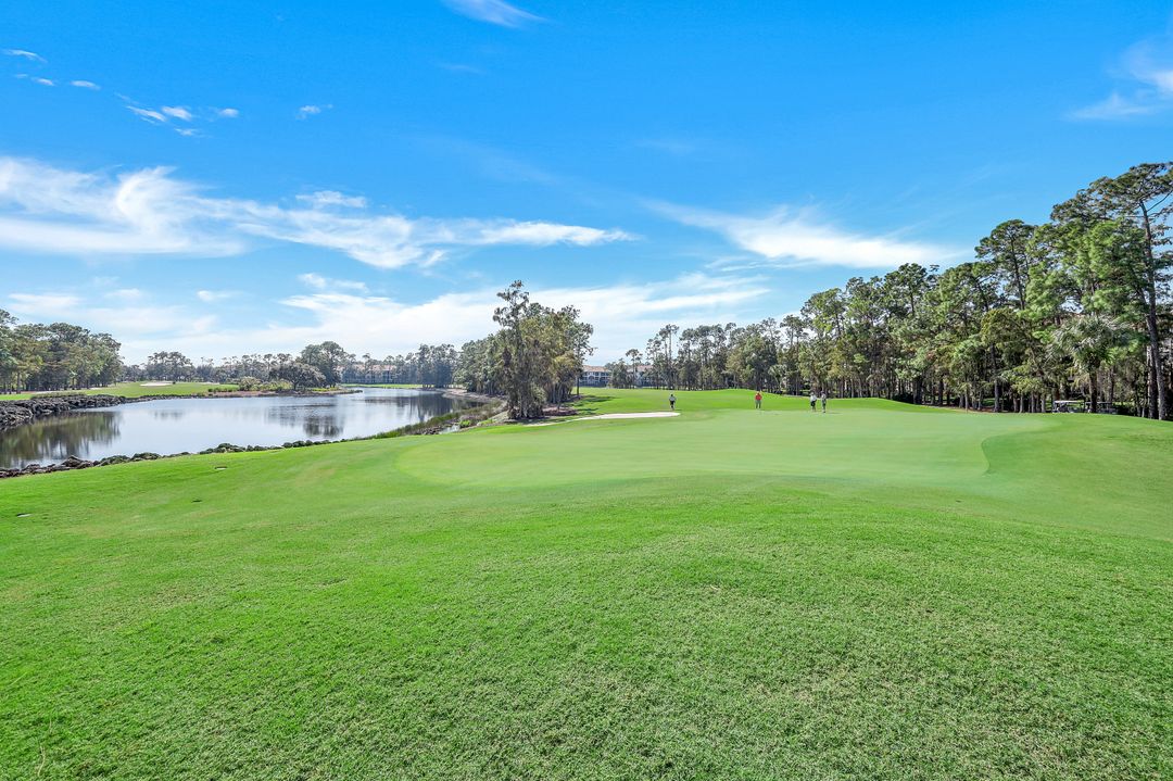 8285 Danbury Blvd #207, Naples, FL 34120