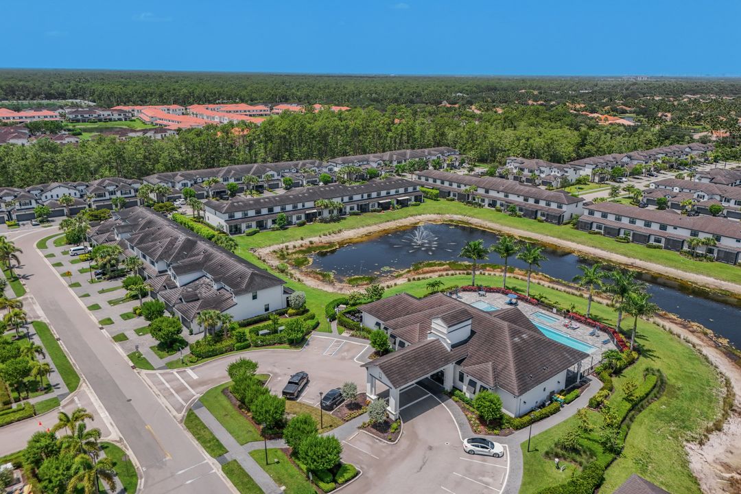 7348 Rockefeller Dr, Naples, FL 34119