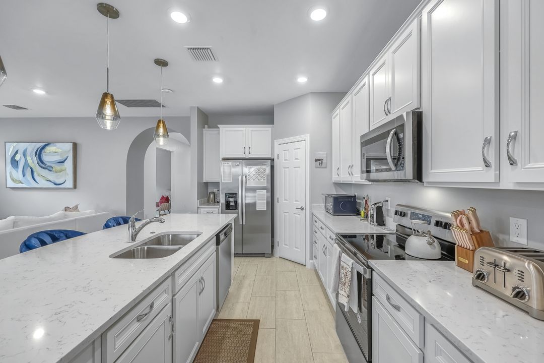 3927 Black Eagle Ln, Fort Myers, FL 33966