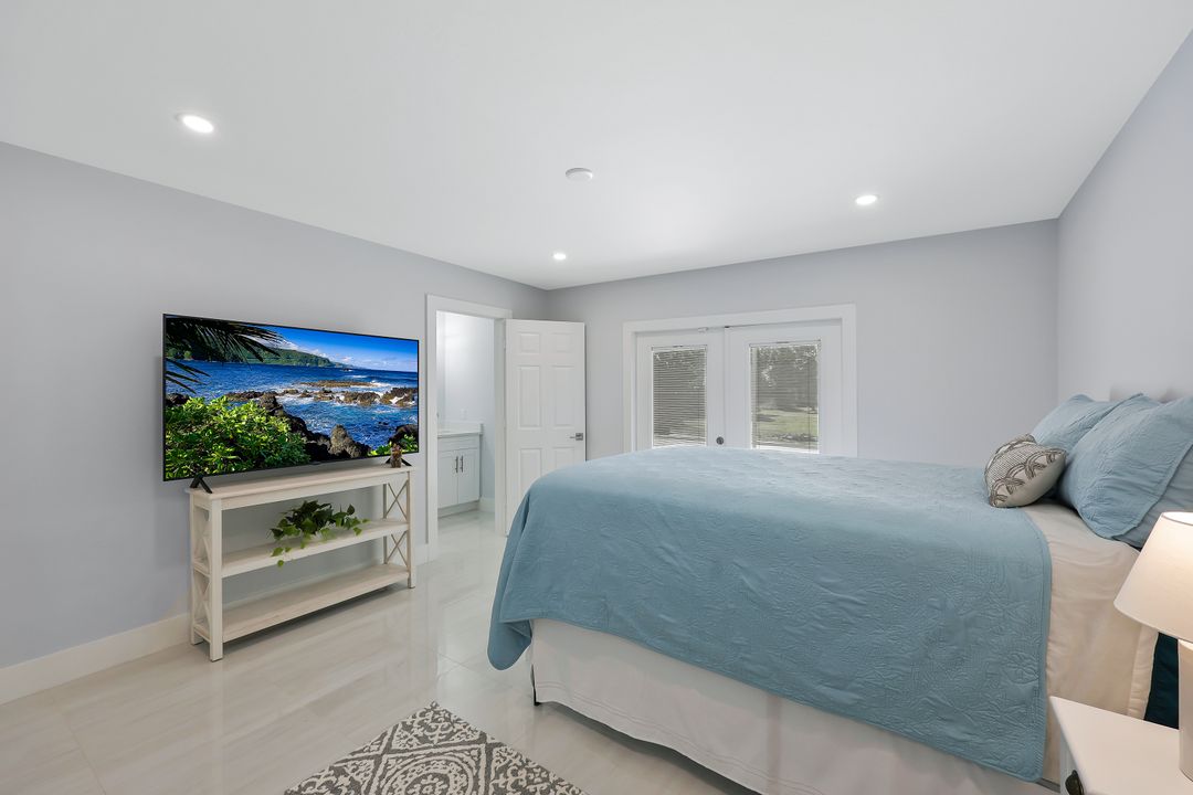 3870 White Blvd, Naples, FL 34117