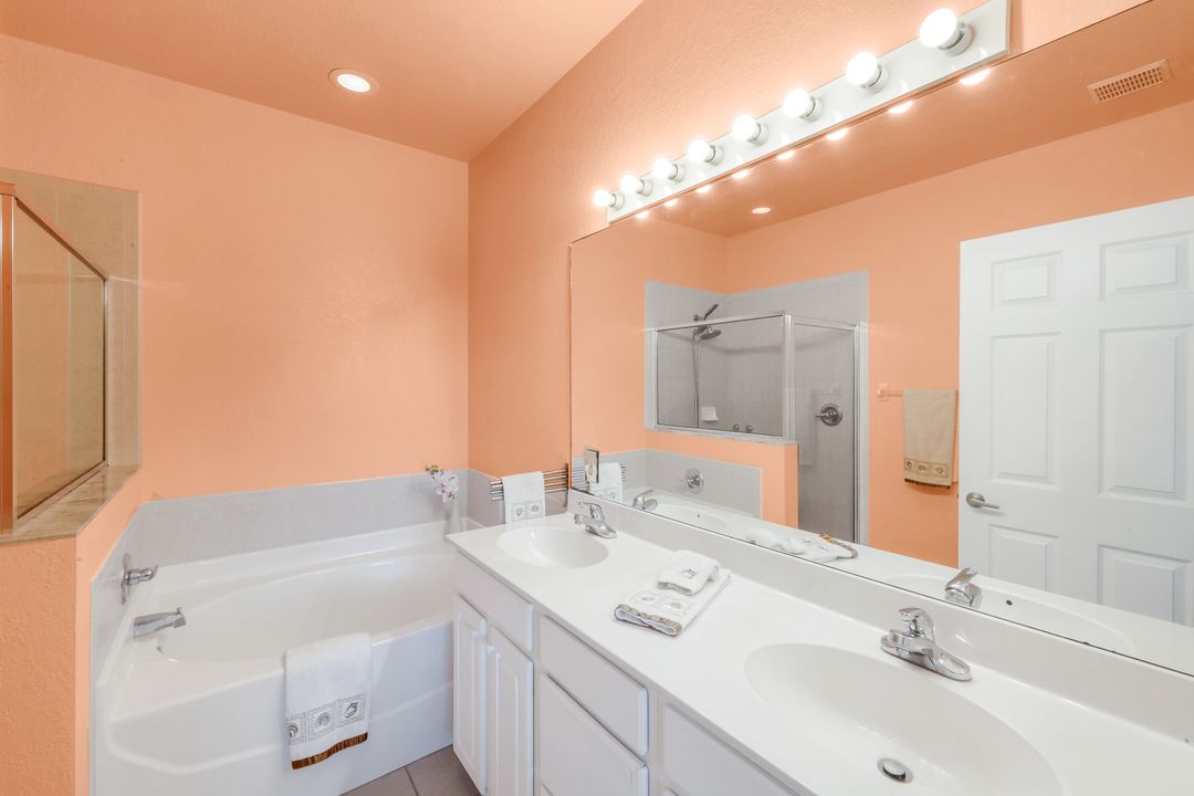 7755 Berkshire Pines Dr, Naples, FL 34104