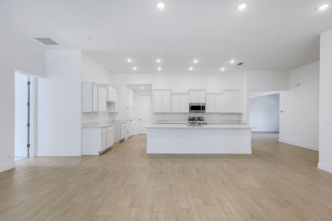 2614 54th Ave NE, Naples, FL 34120