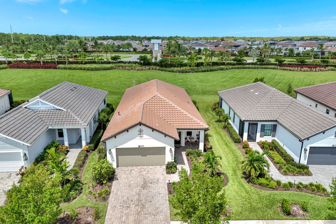 4621 Centaurus Cir, Naples, FL 34120