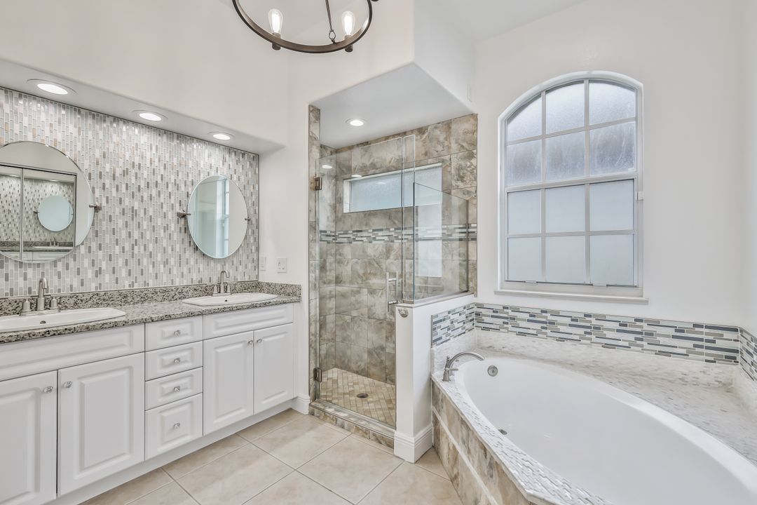 8710 Ibis Cove Cir, Naples, FL 34119