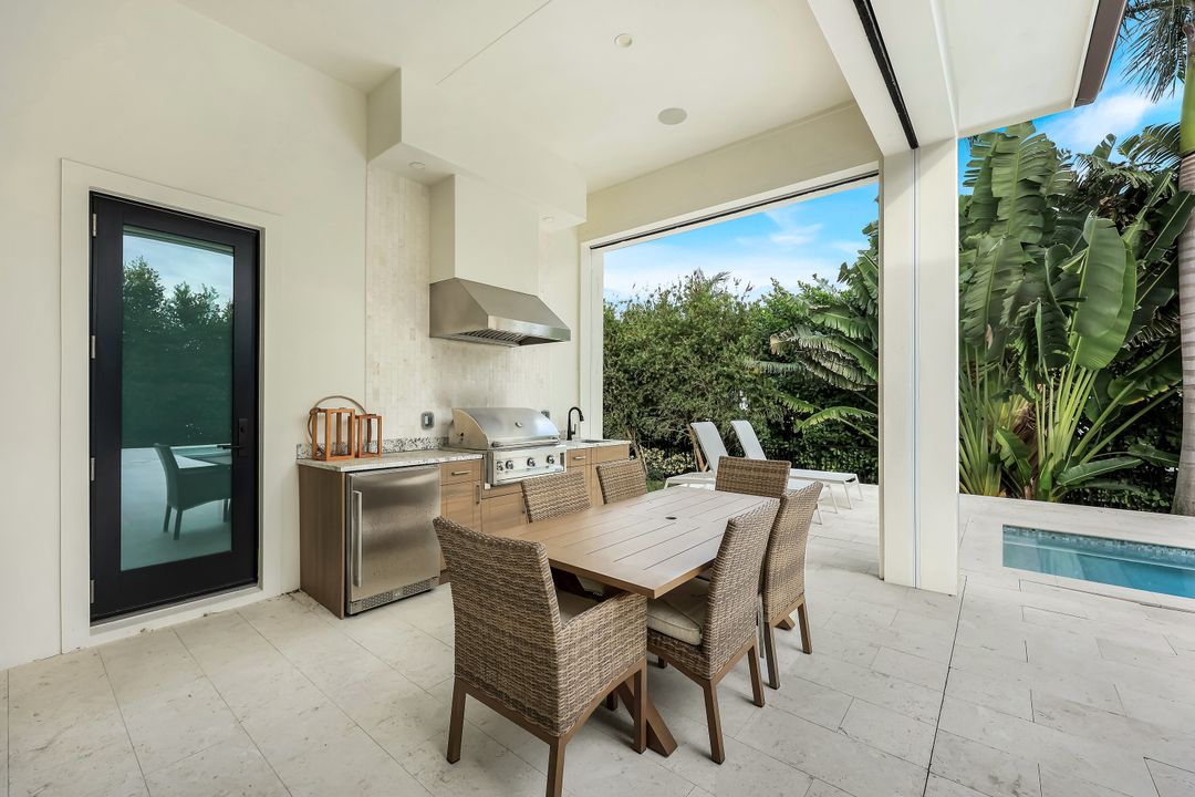 3200 Crayton Rd, Naples, FL 34103