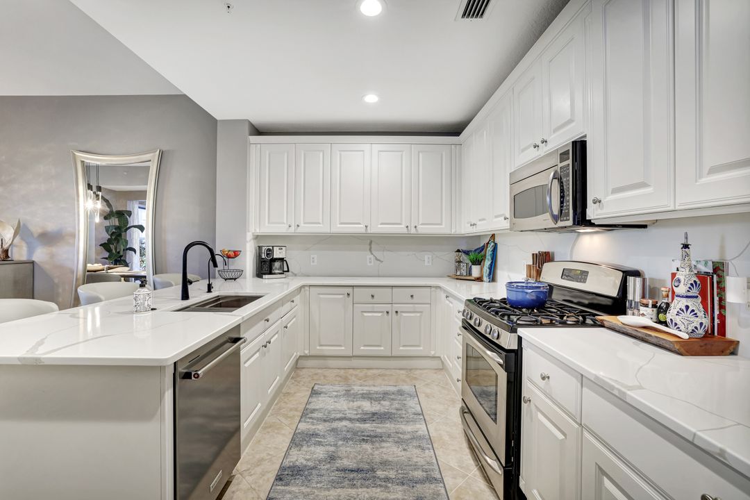 9070 Campanile Cir #102, Naples, FL 34114