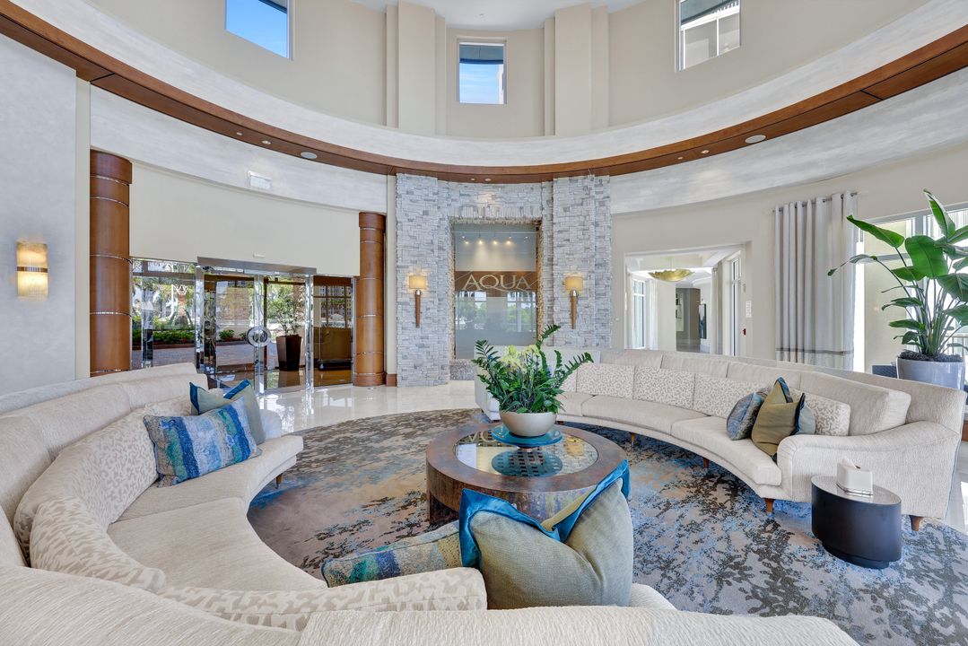 13675 Vanderbilt Dr, Naples, FL 34110