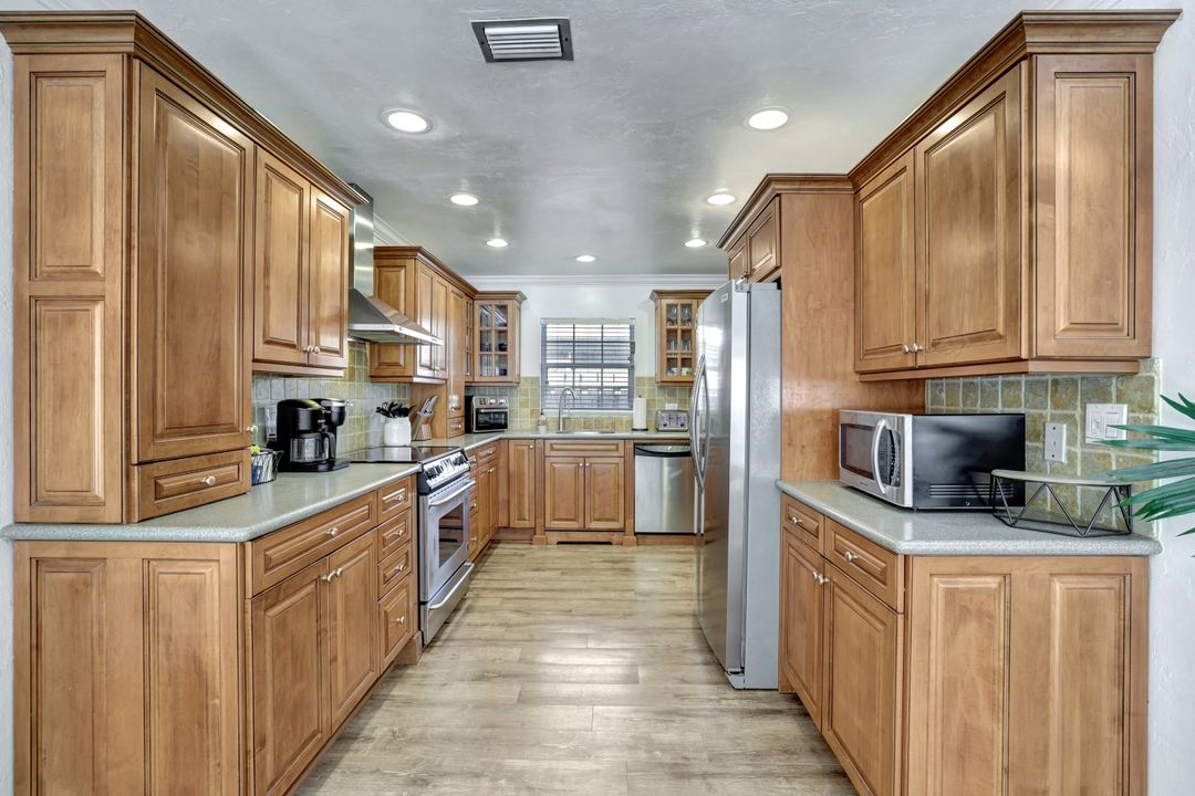 782 103rd Ave N, Naples, FL 34108