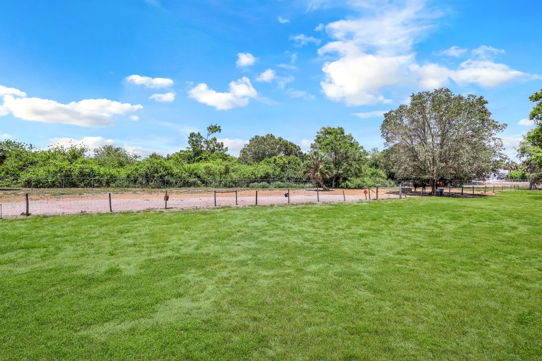 221 10th St SE, Naples, FL 34117